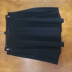 Black mini skirt. Size L. Knit with zig-zag pattern.